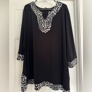 Susan Lawrence Black and White Tunic Top size 3x 😍